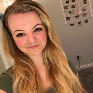 Meet your Posher, Abbey